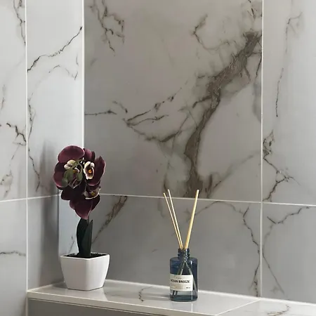 Apartment Square *